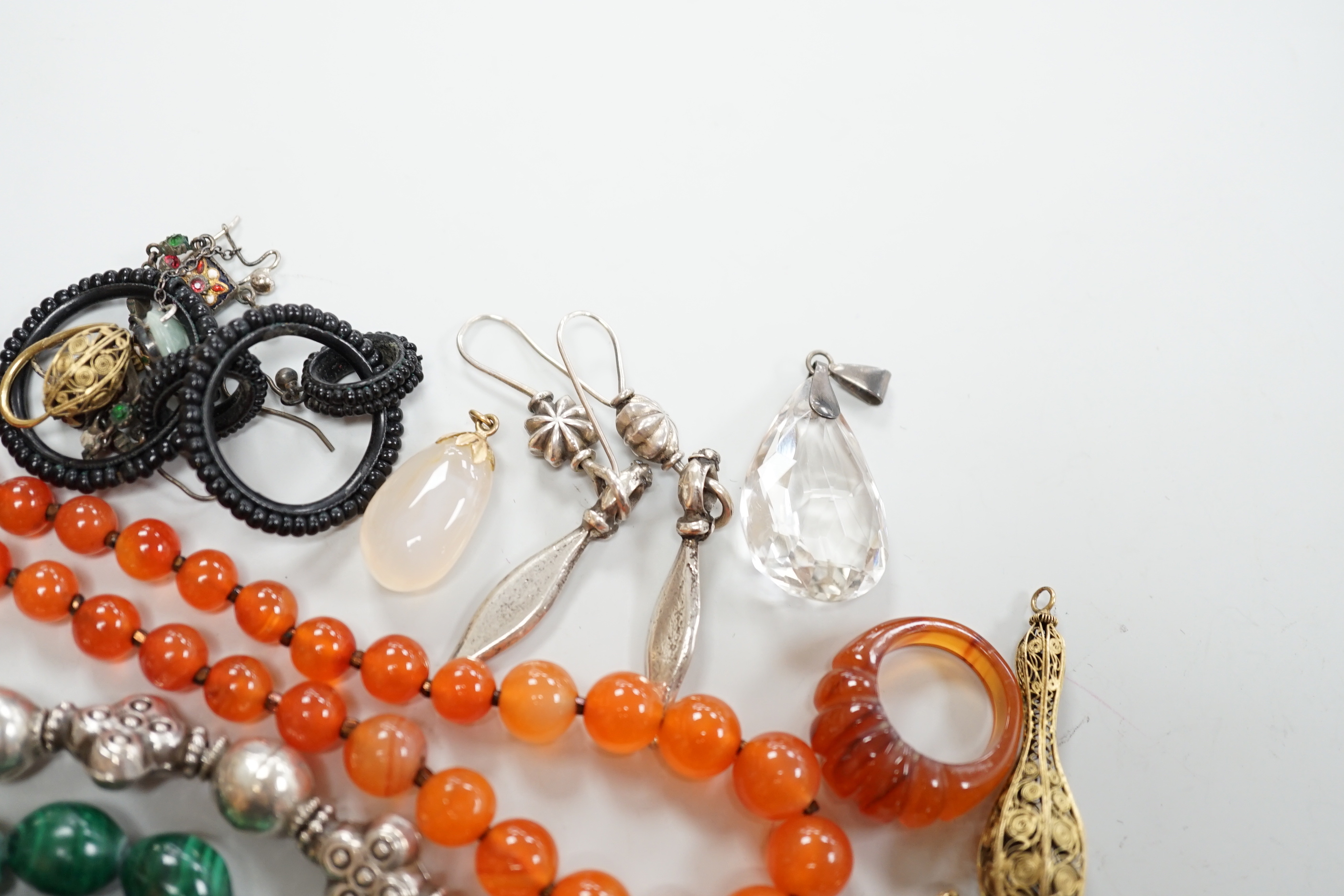 Assorted jewellery including a South American? white metal fringe necklace, a malachite bead necklace, amber earrings, filigree earrings, jet earrings, Hand Of Fatma pendant, agate bead necklace, hardstone pebble necklac